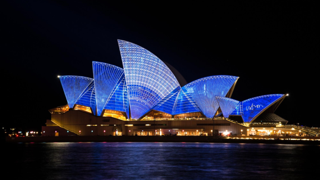 The view of Sydney Opera House lighted up at night.